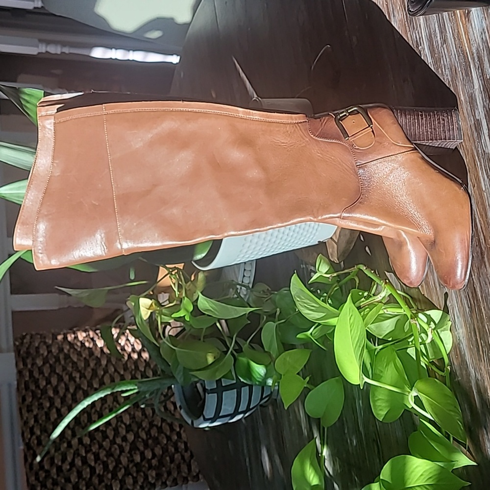 Vince Camuto sz 7  leather to the knee boots